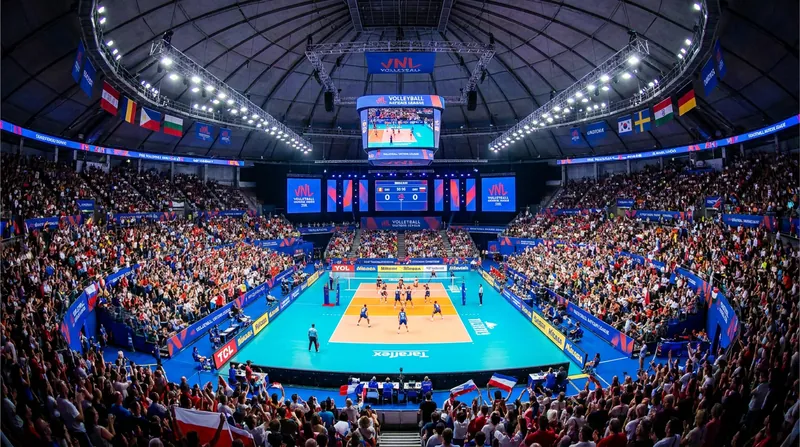 The 10,000-seat Ankara Sports Hall provides a vibrant, high-pressure environment for this crucial European rivalry.