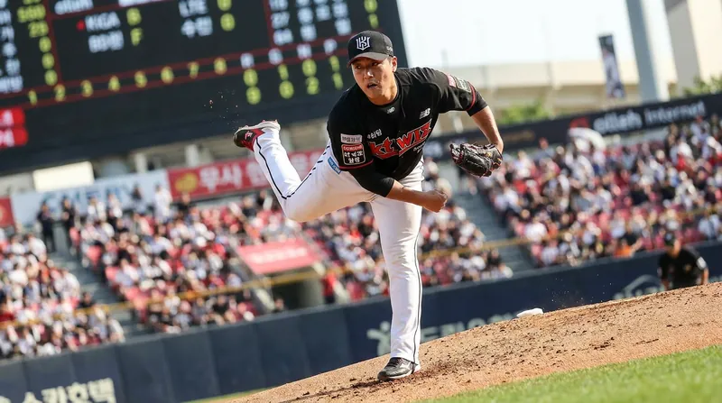 The KT Wiz have reinforced their starting rotation to stay within striking distance of first place.