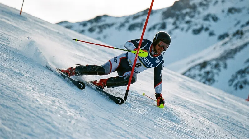 Chilean rising star Diego Holscher is battling international competitors to maintain his lead in the men's overall standings.