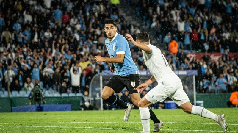 Bielsa's system relies heavily on attackers making blind-side runs behind the opposition's defensive line.