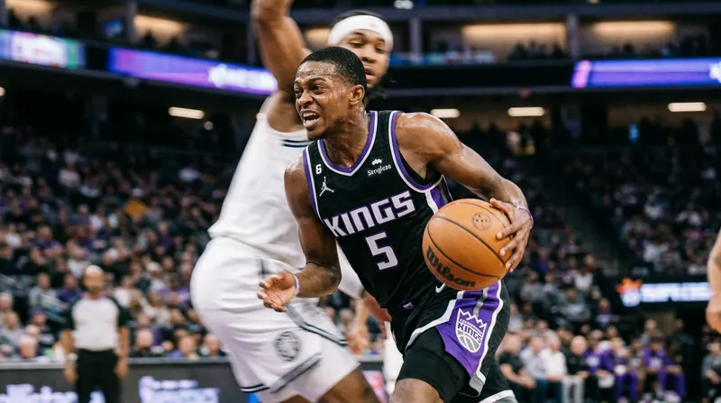 Darius Acuff Jr. provided crucial late-game scoring to secure the Kings' perfect record.
