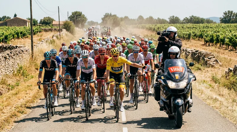 Extreme 40°C heat forced race organizers to implement emergency feeding protocols during Stage 4.