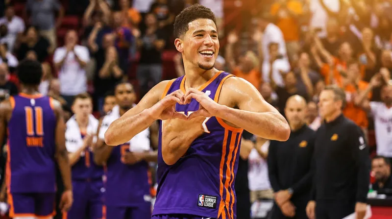 Suns prospect Koa Peat shared a special moment with his grandmother, who was in attendance for the game.