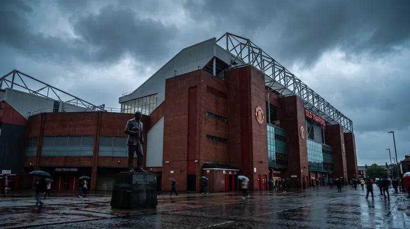 Manchester United must now pivot to alternative midfield targets after missing out on their primary defensive anchor.
