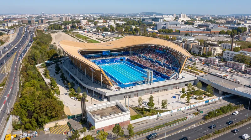 The Centre Aquatique Olympique in Paris hosted Curtis's historic world record swims.