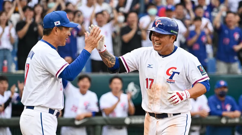 Choi broke into a rare, broad smile while rounding the bases after his eighth-inning milestone home run.
