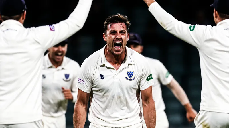 Sean Hunt's devastating spell of three wickets in 11 balls nearly derailed Warwickshire's chase.