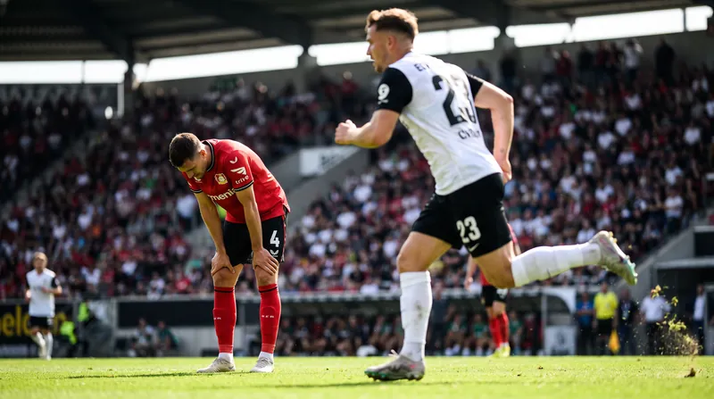 Bayer Leverkusen's defense struggled to contain Elversberg's aggressive press in the opening minutes.