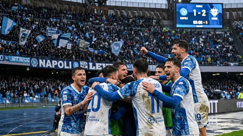 Como players celebrate a historic three points away at the 2023 Italian champions.