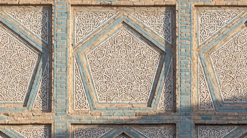 The Darb-i Imam shrine in Isfahan features nested, self-similar geometric patterns that reveal a quasi-crystalline structure.