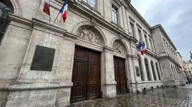 An administrative court in Caen ruled that the municipality's preemptive censorship was illegal.