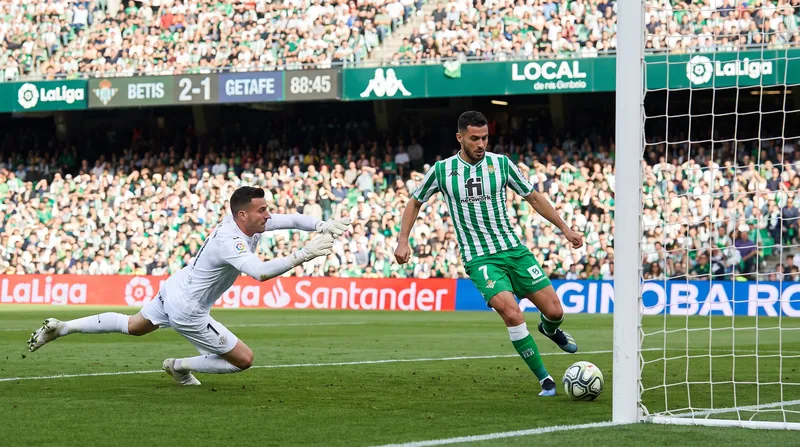 Troy Parrott drives a low finish past Thibaut Courtois to secure the 1-0 victory.