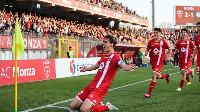 19-year-old Jay Robinson opened the scoring for Monza in the 38th minute with his first Serie A goal.