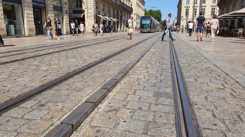 Ground-Level Power Supply (APS) energizes only the rail segment directly beneath the tram, keeping the street safe for pedestrians.