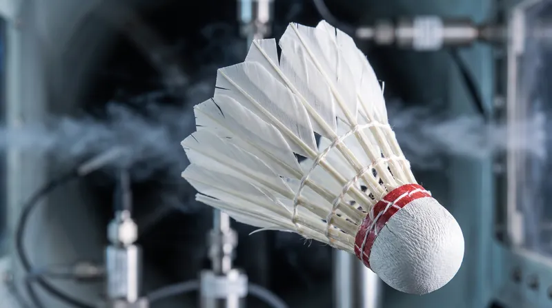 The feather skirt deforms inward at high speeds, temporarily reducing the drag coefficient before expanding as it slows.