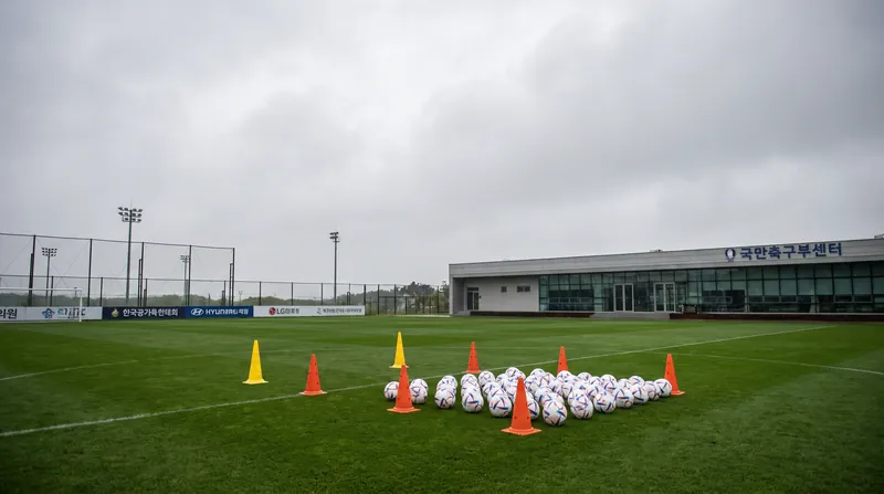 Moreno faces a tight 72-hour turnaround to implement his tactical system on the training pitch.