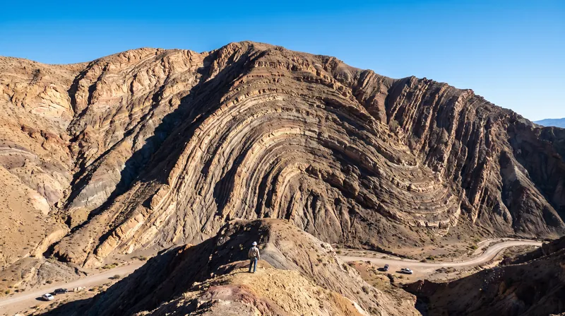 Structural traps, such as anticlines, must form before the hydrocarbons migrate upward.