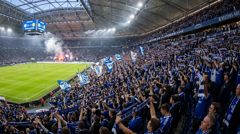 The North Curve at the Veltins-Arena directed coordinated chants and whistles at their former academy product throughout the 90 minutes.