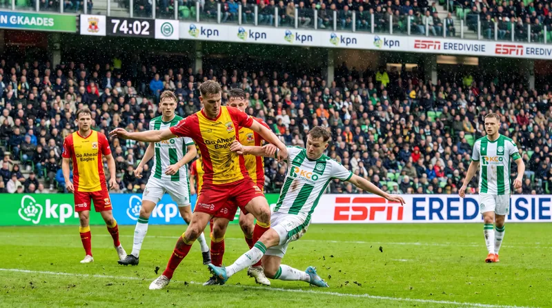 Both sides are dealing with significant defensive injuries, raising the stakes in the midfield battle.