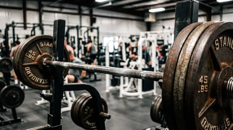 Resting longer between heavy sets ensures that the central nervous system is prepared to handle maximum loads.
