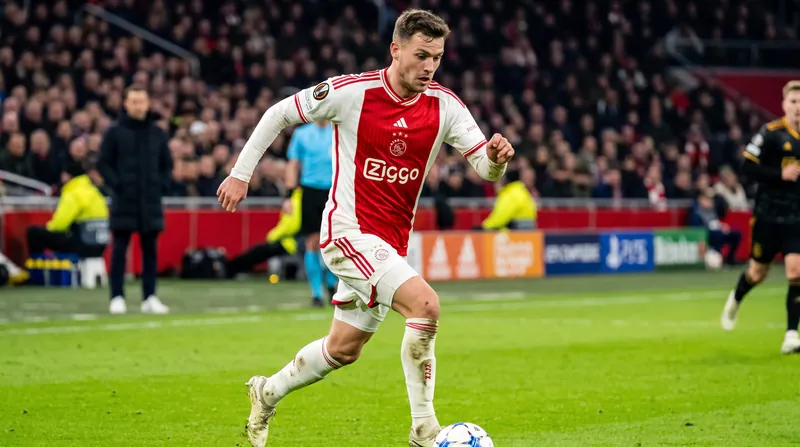 Julian Brandt and the Ajax attack look to capitalize on Willem II's defensive vulnerabilities.