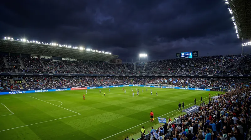 A crowd of 28,505 supporters watched Málaga struggle to contain Villarreal's high-pressing midfield.