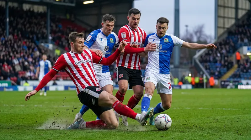 Heerenveen's possession-heavy approach will test Sparta Rotterdam's defensive shape in the midfield.