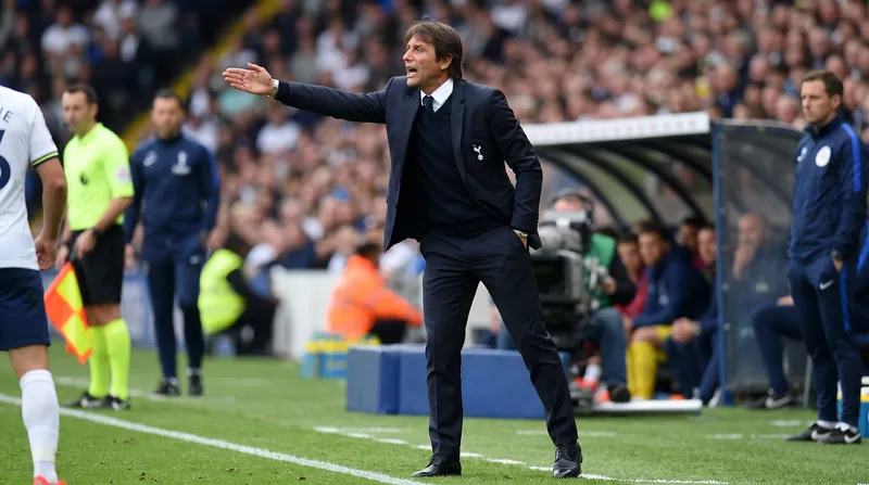 Both managers relied heavily on tactical shape and defensive discipline to navigate the Group D2 fixture.