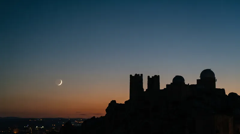 The visual sighting of the new crescent moon remains the traditional start of the month in pure lunar systems.
