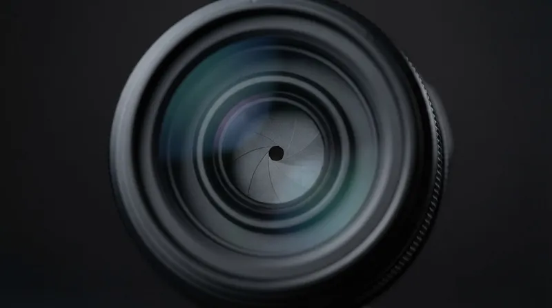 Illustration: When the Airy disk spills across multiple pixels, fine details merge into a uniform softness.