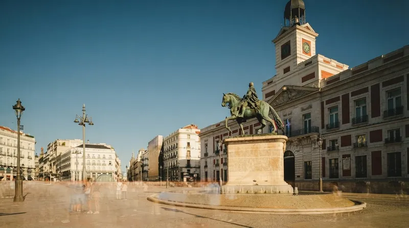 Tens of thousands of demonstrators gathered in Madrid to protest soaring rents and demand stronger tenant protections.