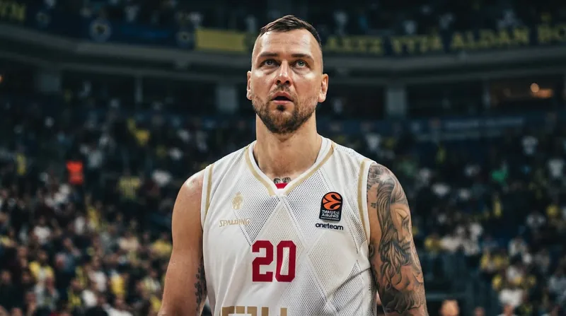 Lithuanian center Donatas Motiejunas brings extensive EuroLeague and NBA experience to PAOK Thessaloniki's frontcourt.