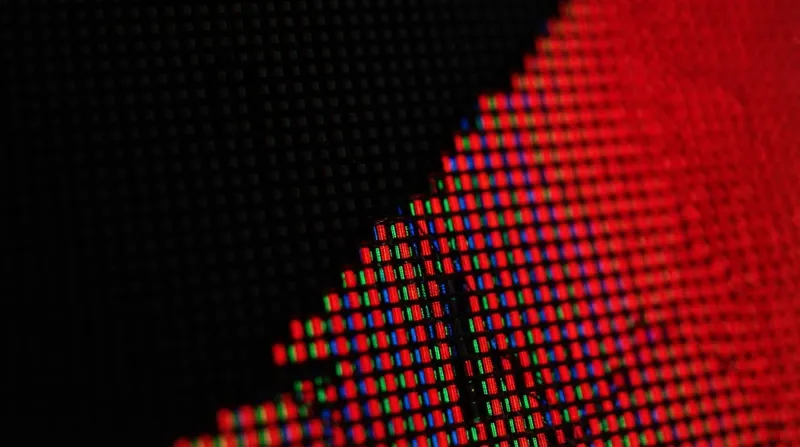 Illustration: Budget capture cards often compress video to 4:2:0 before it even reaches the broadcasting software, permanently losing color data.