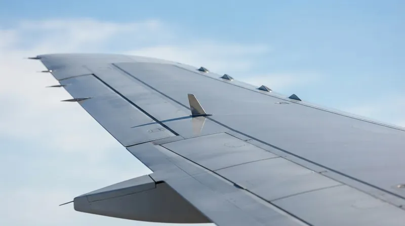 Illustration: Vortex generators and wing fences act as physical barriers to control spanwise flow and delay tip stalls.