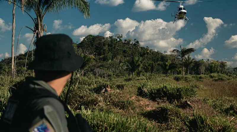 Federal environmental agents have seized heavy equipment and dismantled unauthorized airstrips across Pará and Amazonas states.