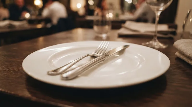 Illustration: Properly secured cutlery acts as a structural wedge, supporting subsequent plates in a clearing stack.