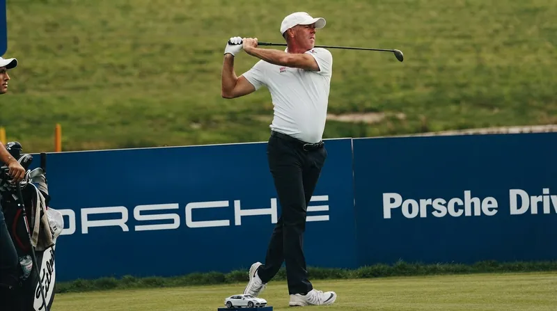 Zizou Bergs thrilled the home crowd in Brussels with a commanding opening-round victory.