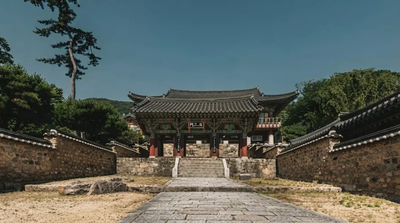 Hanwha Systems is developing 30-kilowatt and 50-kilowatt mobile variants to protect moving armored columns.