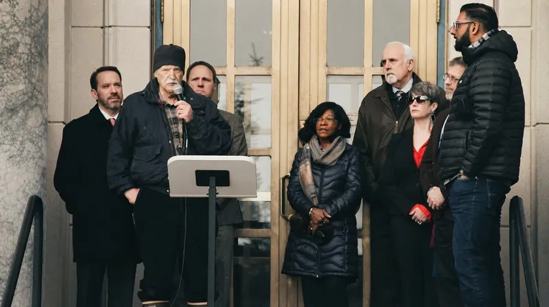 Alaska state officials maintain that the ballot design complies with statutory requirements.