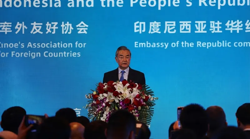 Chinese Foreign Minister Wang Yi emphasized the need for bilateral cooperation with the United States to keep AI under human control.